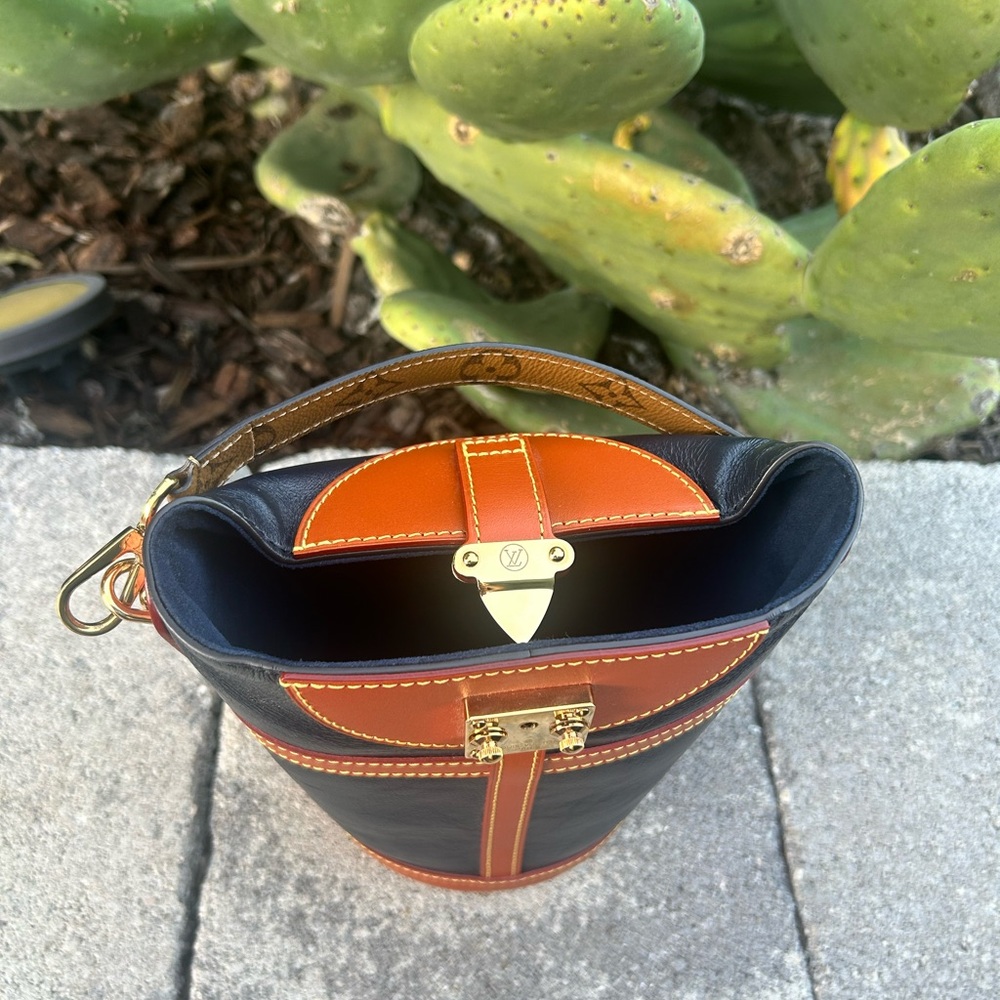 Louis Vuitton Duffel Bag - Picture 9 of 11